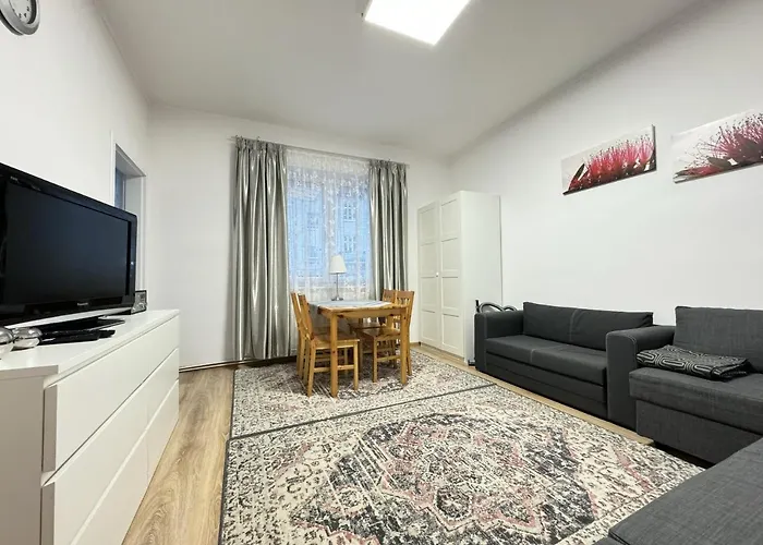 Daire Centre, Cozy 1 Maja St.